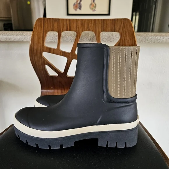 TORY BURCH BLACK HURRICANE RUBBER ALL WEATHER RAIN ANKLE BOOTS NWT - Picture 5 of 14